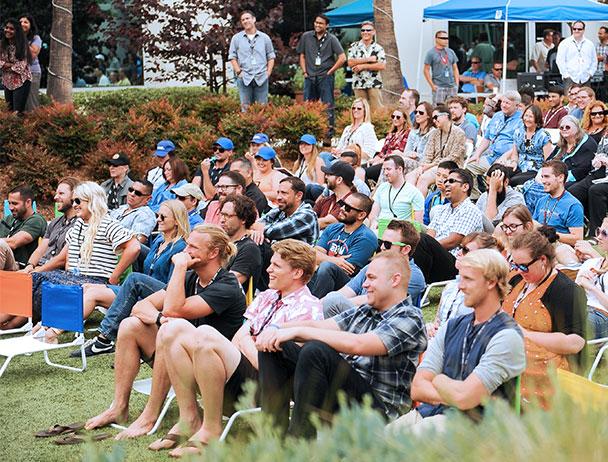 Gathering of Viasat employees seated in chairs in the courtyard in Carlsbad, 听演讲